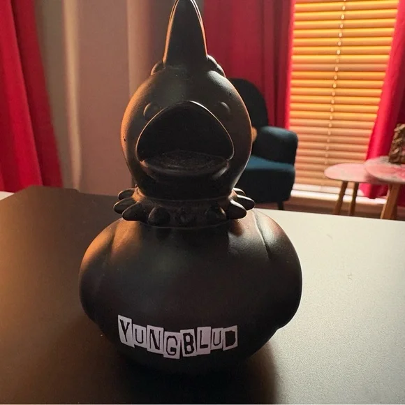 YUNGBLUD Richard Rubber Duck - Picture 1 of 2